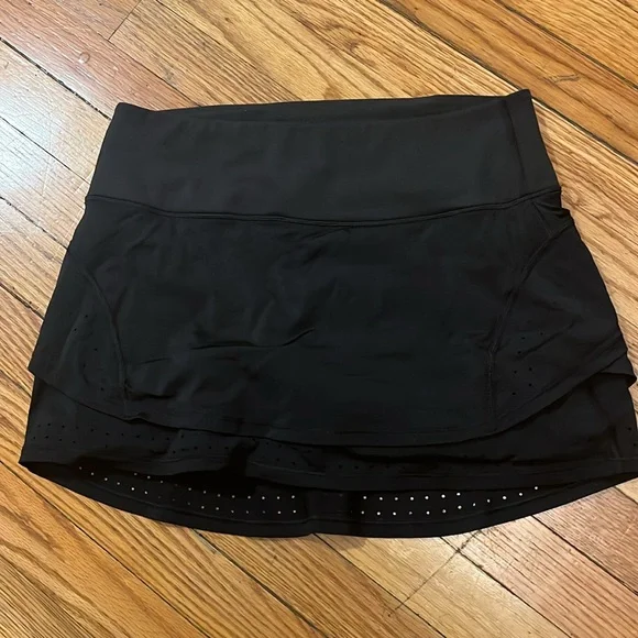 EUC Athleta Black Stealth Trukool Skort Size Small